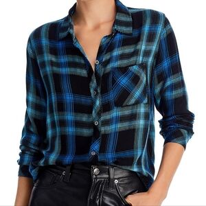 Hunter Black Aqua Blue Button Down top Size Large